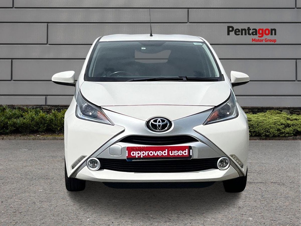 Toyota Aygo X-pression Red #13