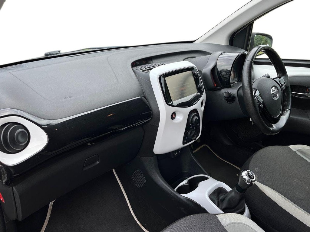 Toyota Aygo X-pression Red #7
