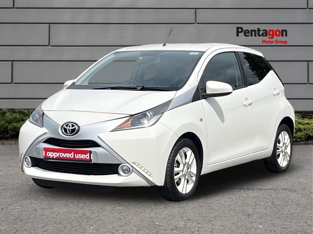 Toyota Aygo X-pression Red #3