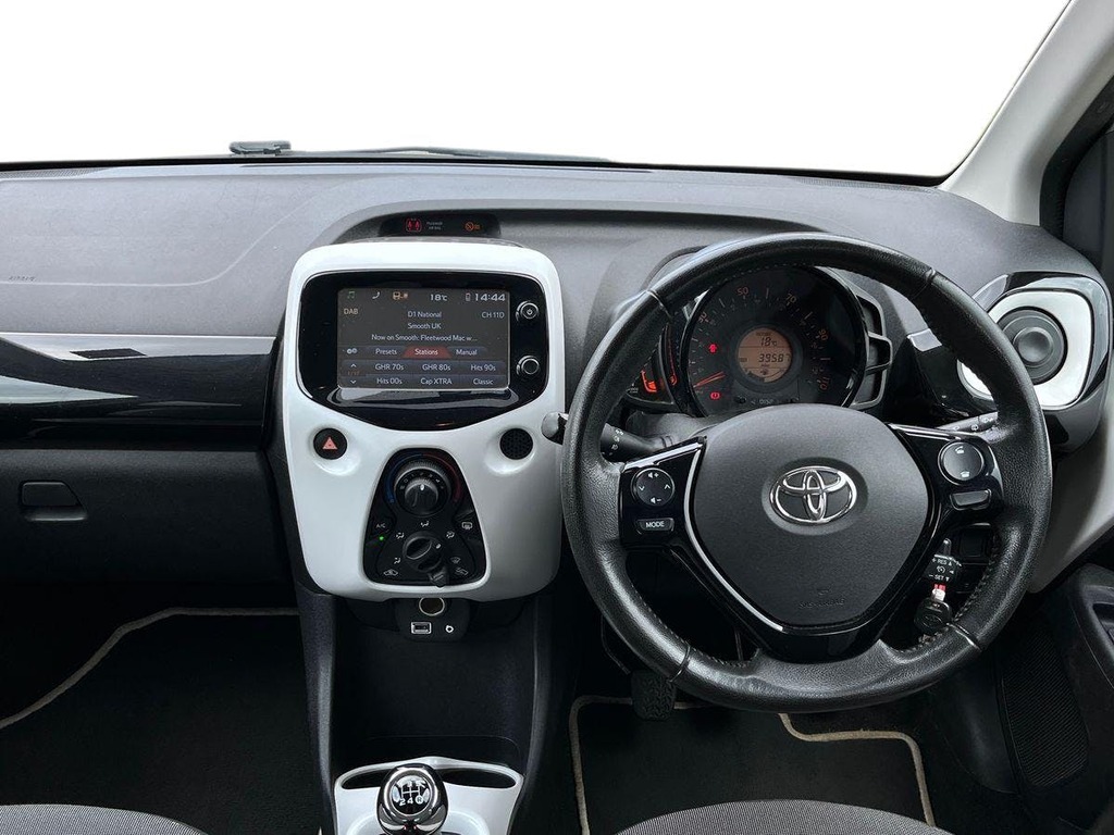Toyota Aygo X-pression Red #6