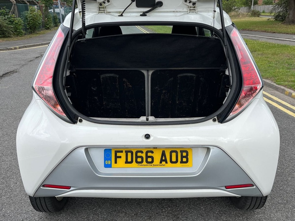 Toyota Aygo X-pression Red #10