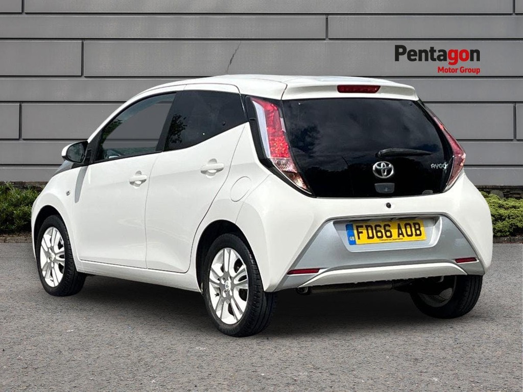 Toyota Aygo X-pression Red #2