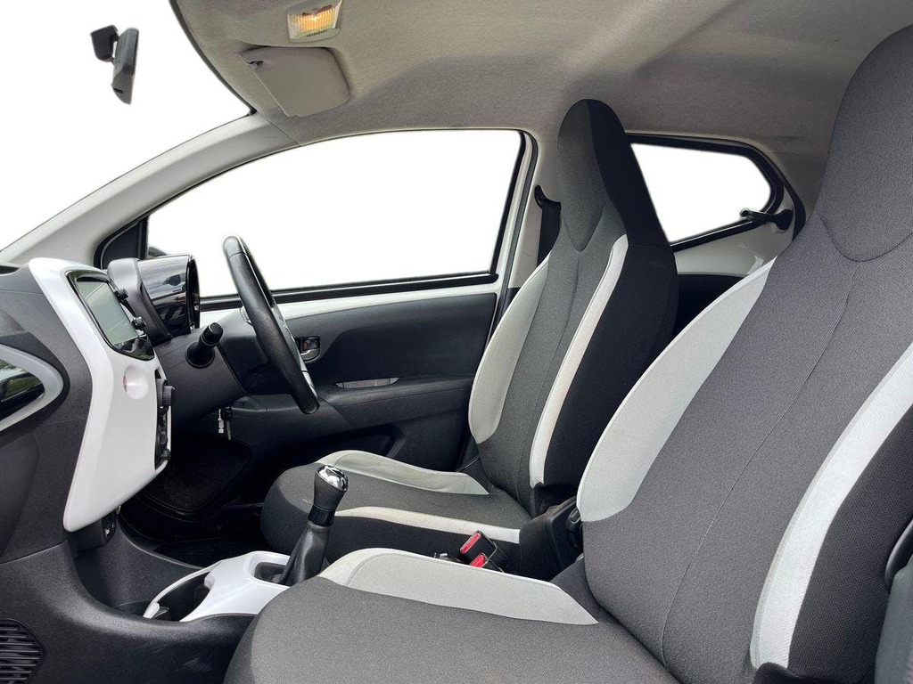 Toyota Aygo X-pression Red #8