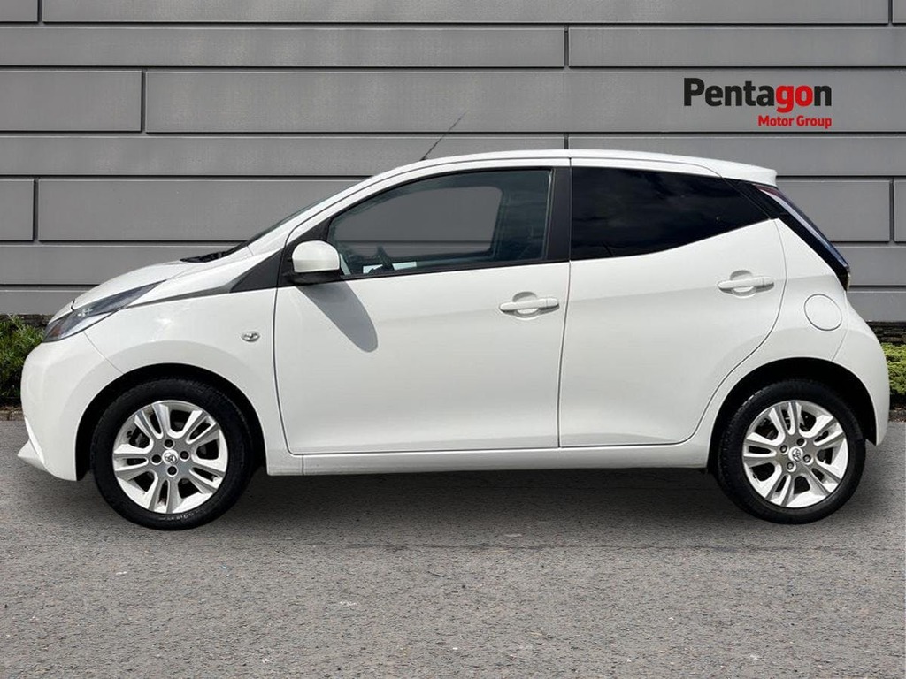 Toyota Aygo X-pression Red #12