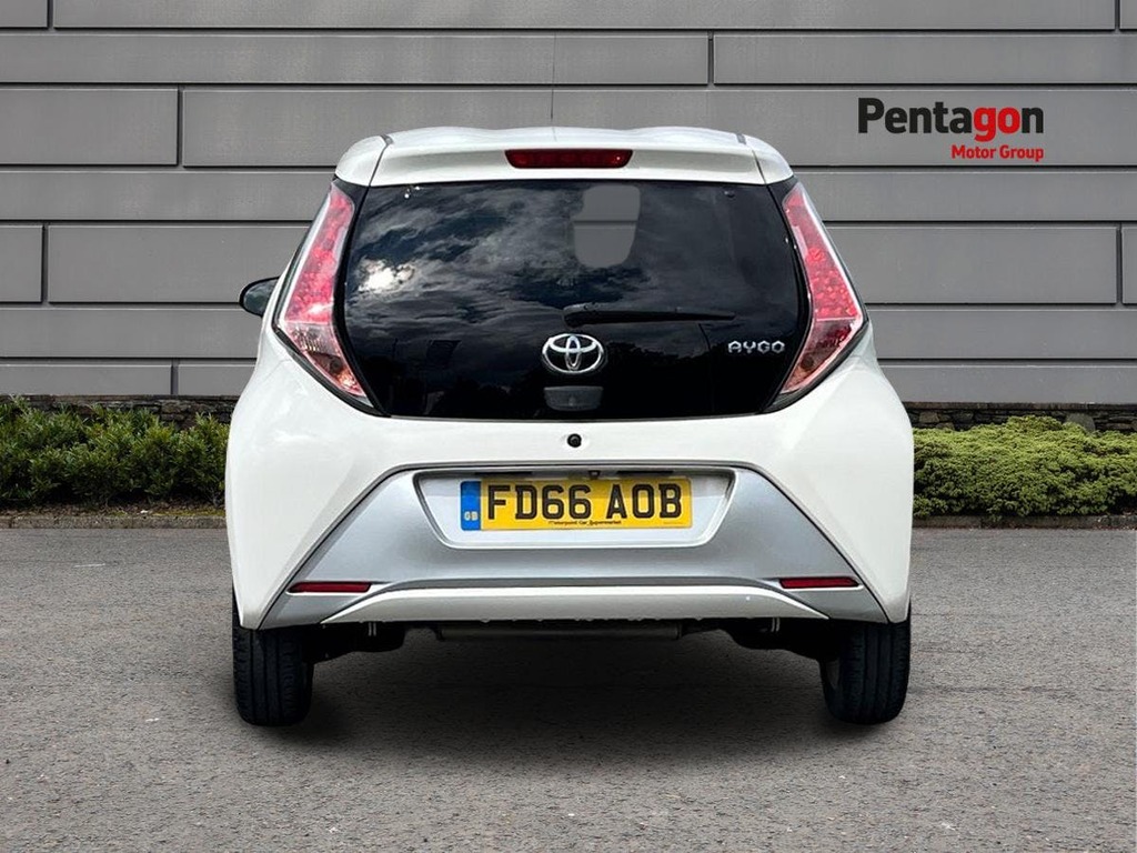 Toyota Aygo X-pression Red #14