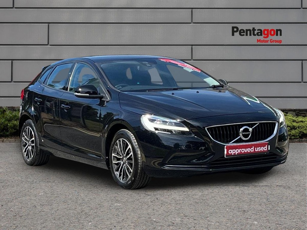 Volvo V40 1.5 T3 Momentum Nav Plus Hatchback Black