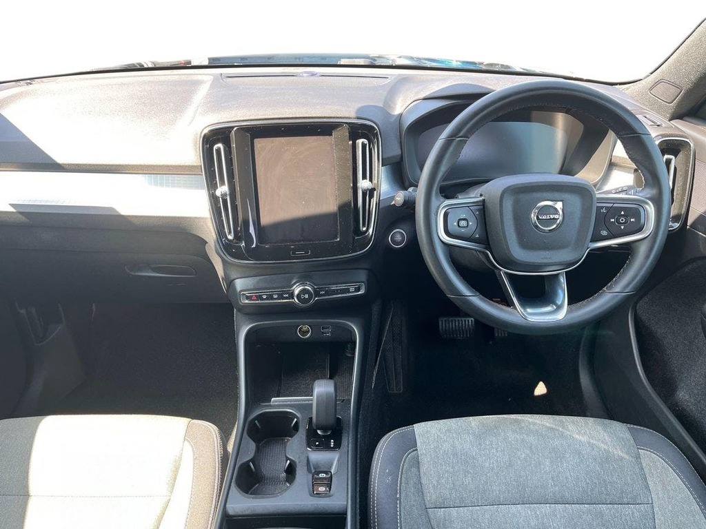 Volvo XC40 1.5H T4 Recharge 10.7Kwh Core Suv Plug CV22XYS Black #6