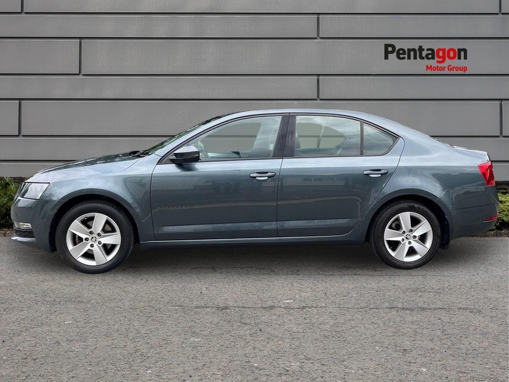 Skoda Octavia Se Tsi 5-Door White #12