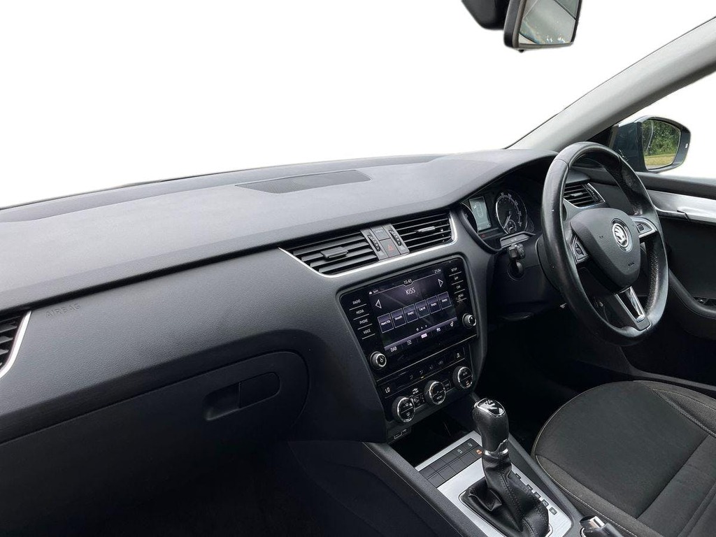 Skoda Octavia Se Tsi 5-Door White #7