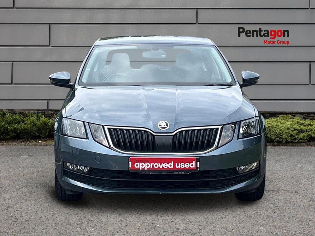 Skoda Octavia Se Tsi 5-Door White #13