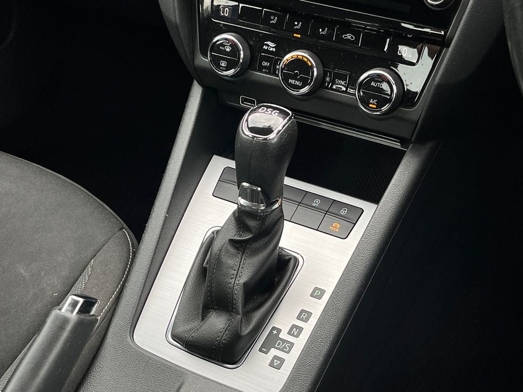 Skoda Octavia Se Tsi 5-Door White #20
