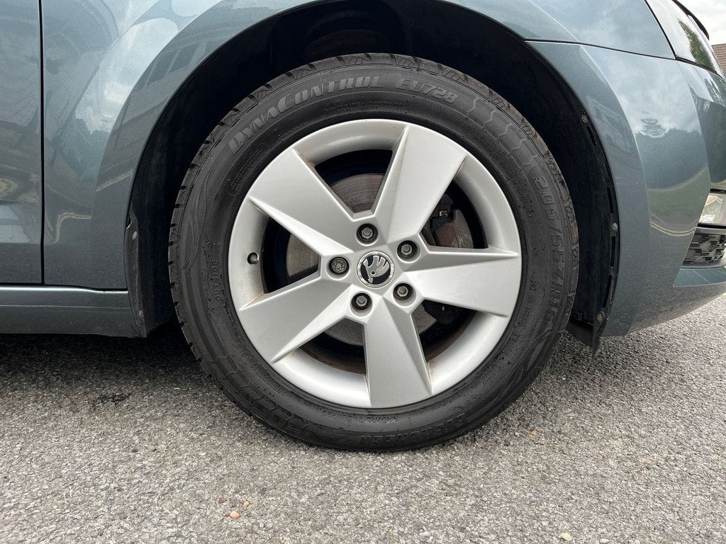 Skoda Octavia Se Tsi 5-Door White #15