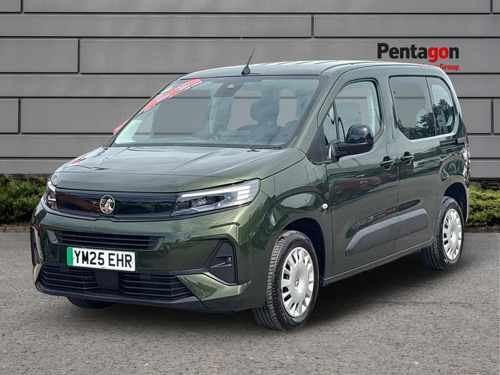 Vauxhall Combo-e Life 52Kwh Design Mpv 7.4Kw Charger Green #3