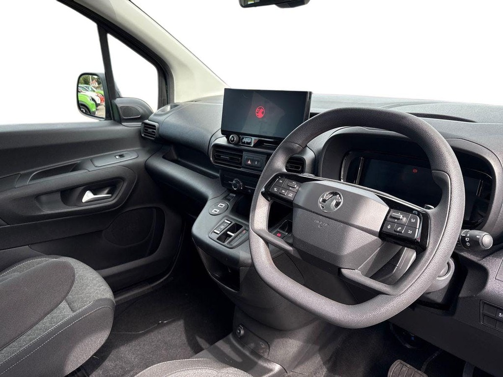 Vauxhall Combo-e Life 52Kwh Design Mpv 7.4Kw Charger Green #5