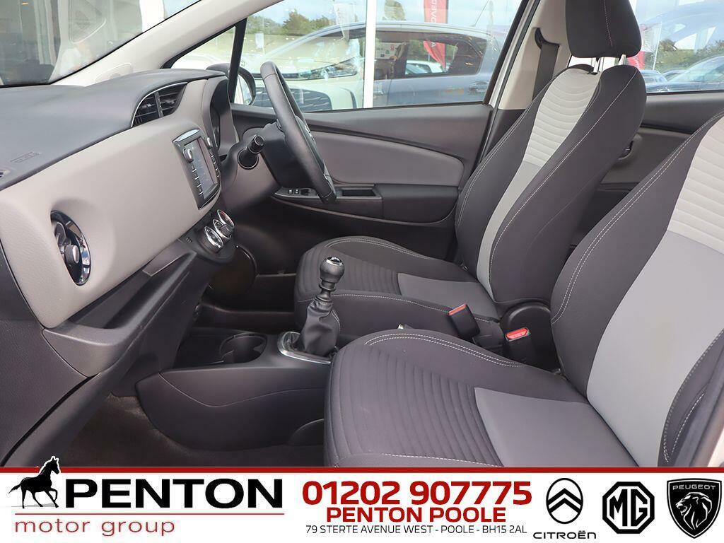 Toyota Yaris 1.5 Vvt-i Icon Tech Euro 6 GK19HHF Silver #4