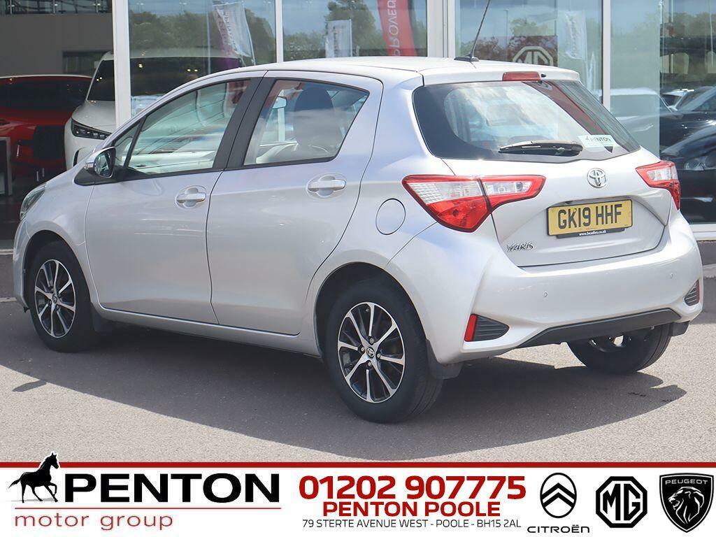 Toyota Yaris 1.5 Vvt-i Icon Tech Euro 6 GK19HHF Silver #5