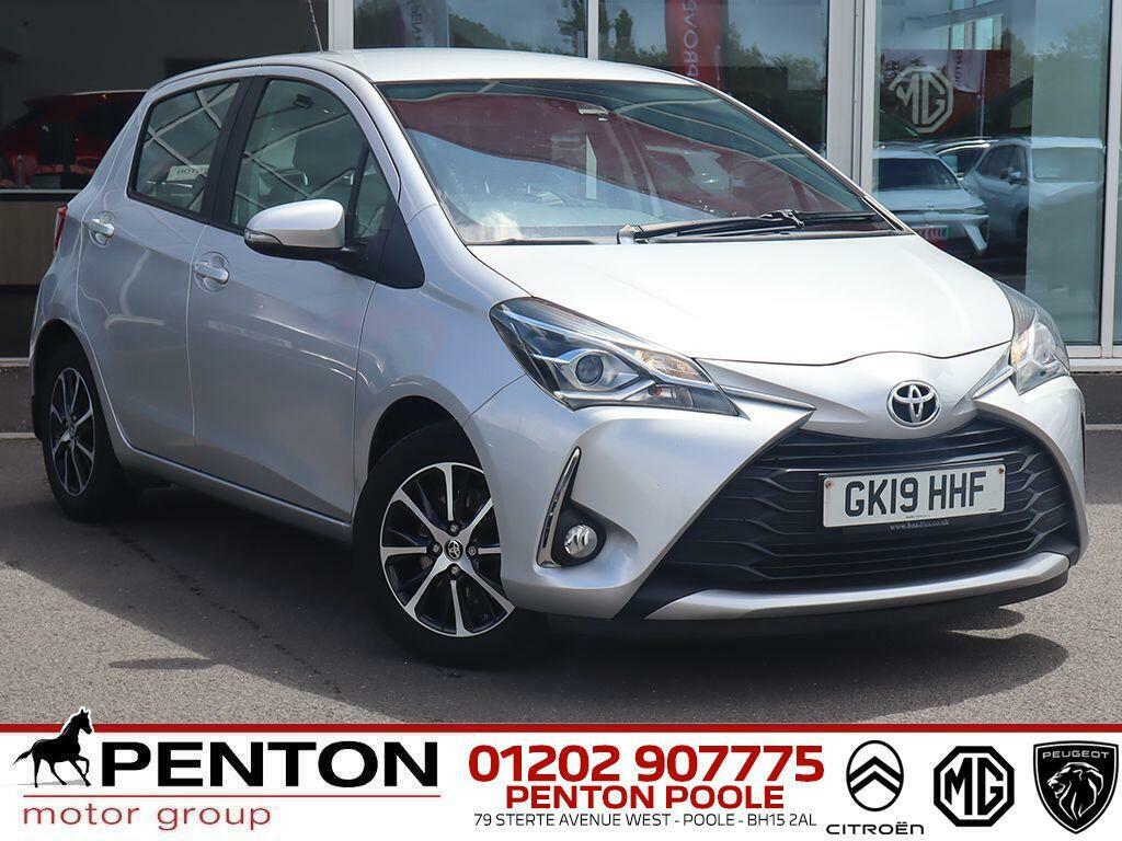 Toyota Yaris 1.5 Vvt-i Icon Tech Euro 6 Silver