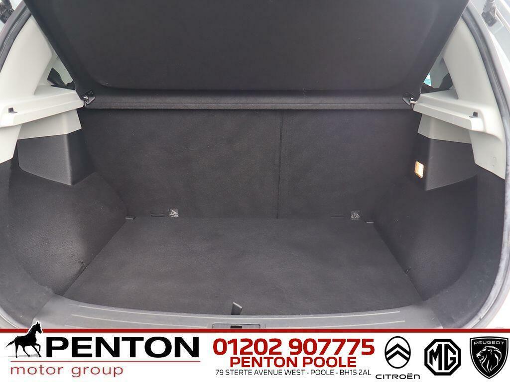 MG ZS Exclusive Black #8