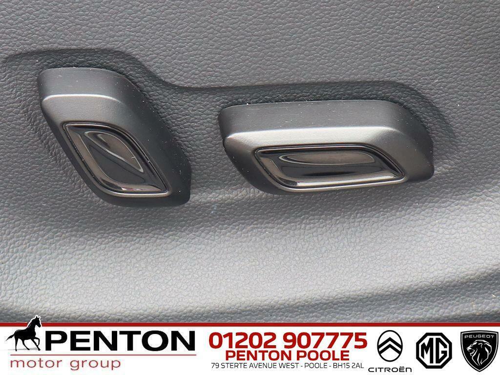 MG ZS Exclusive Black #16