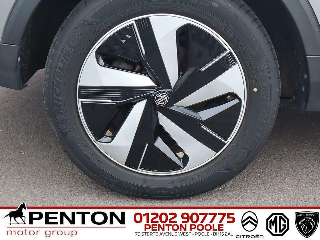 MG ZS Exclusive Black #24