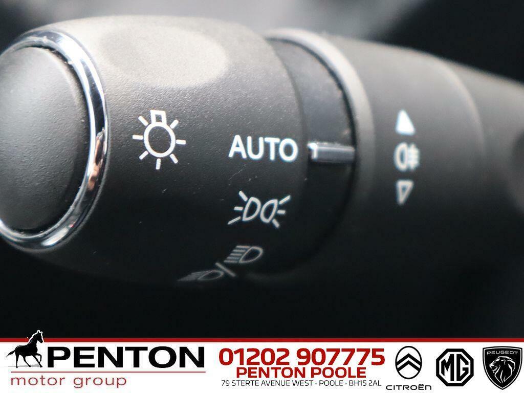 Peugeot e-2008 115Kw Allure 54Kwh Blue #17