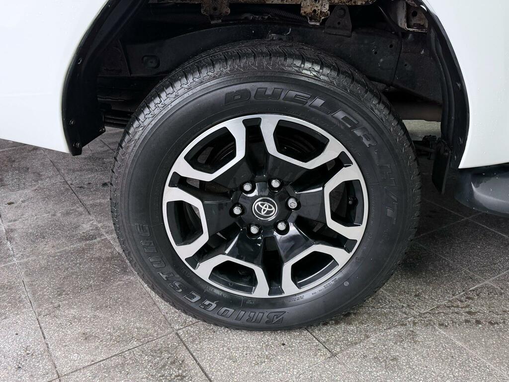 Toyota HILUX 2.8 D-4d Invincible 4Wd Euro 6 Ss YC71BNV White #4