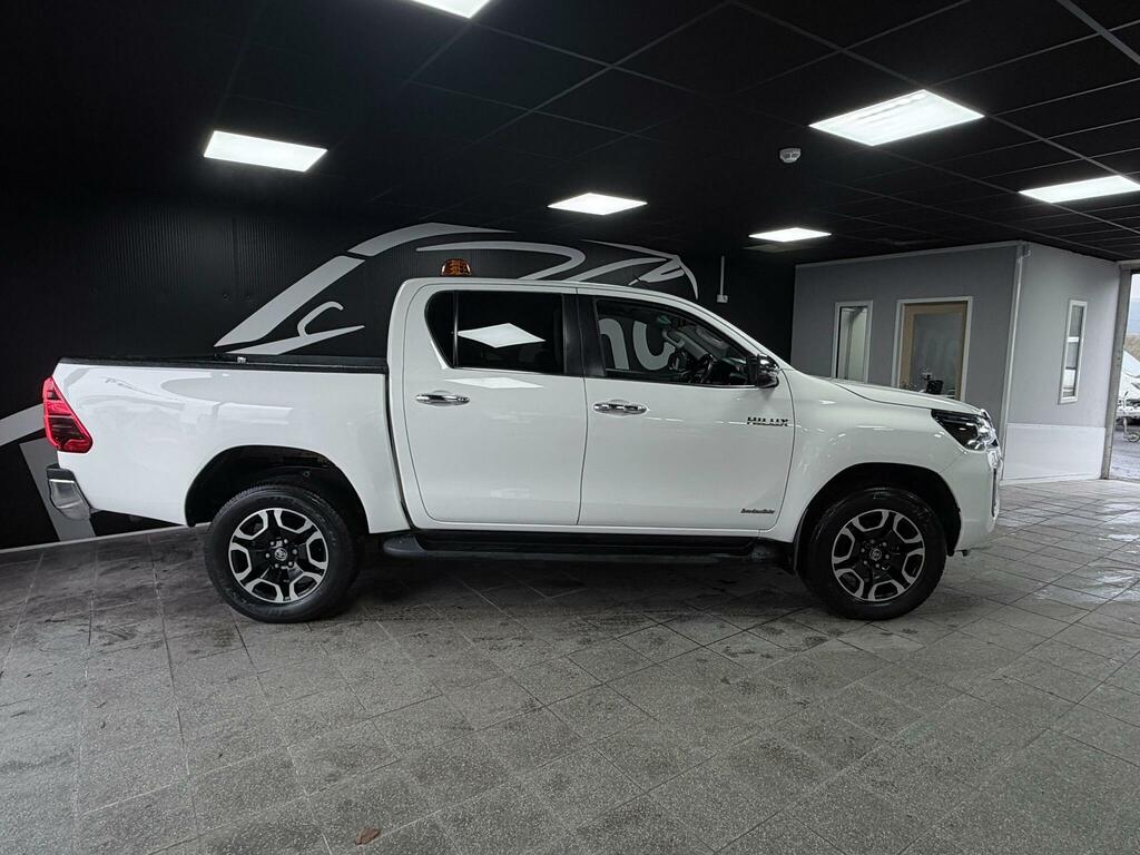 Toyota HILUX 2.8 D-4d Invincible 4Wd Euro 6 Ss YC71BNV White #5