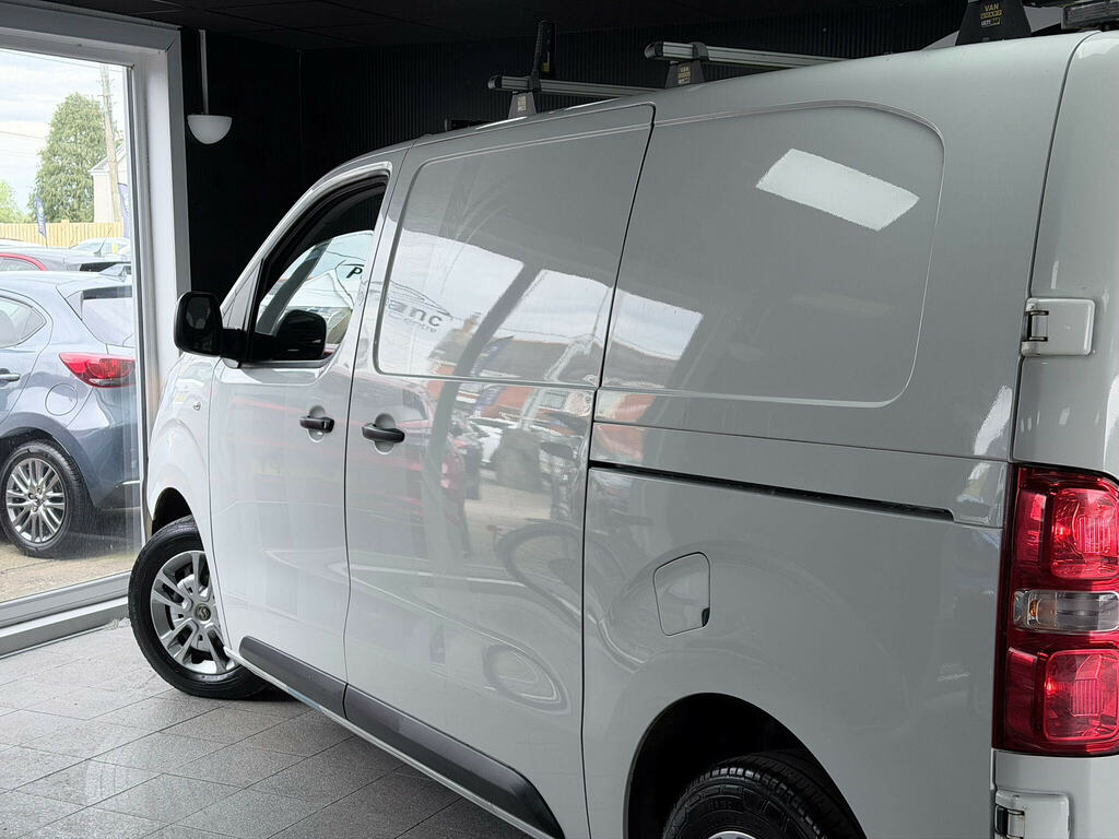 Vauxhall Vivaro Vivaro-e 3100 Dynamic White #17