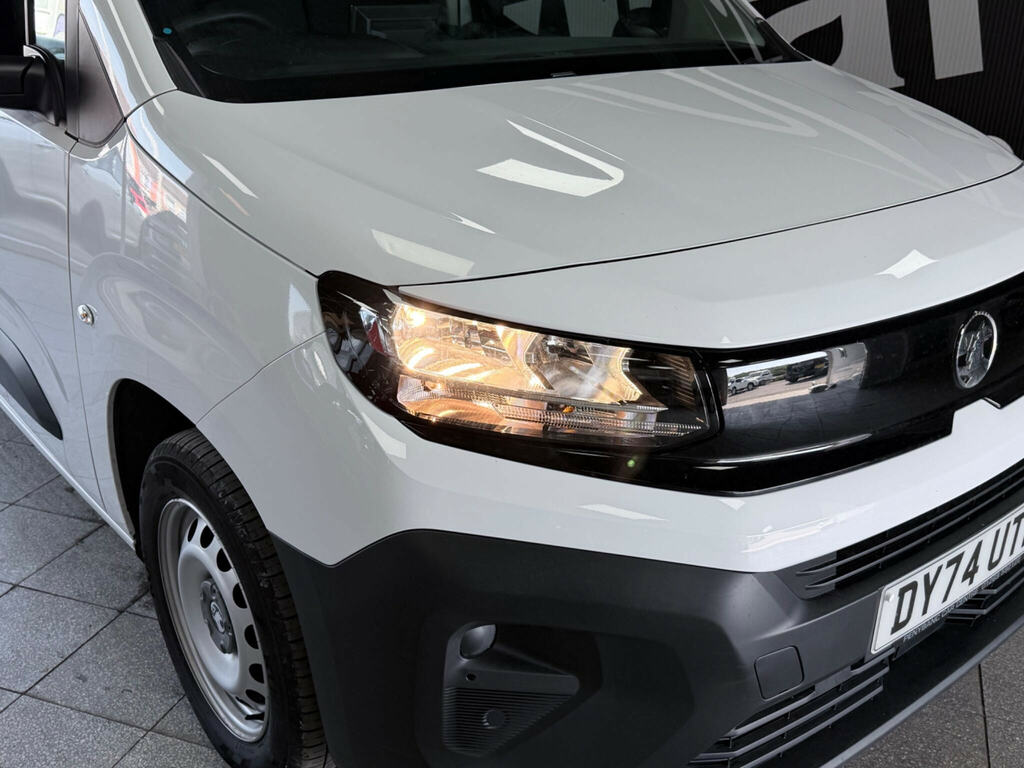Vauxhall Combo XL 1.5D 100 H1 Pro Van White #43