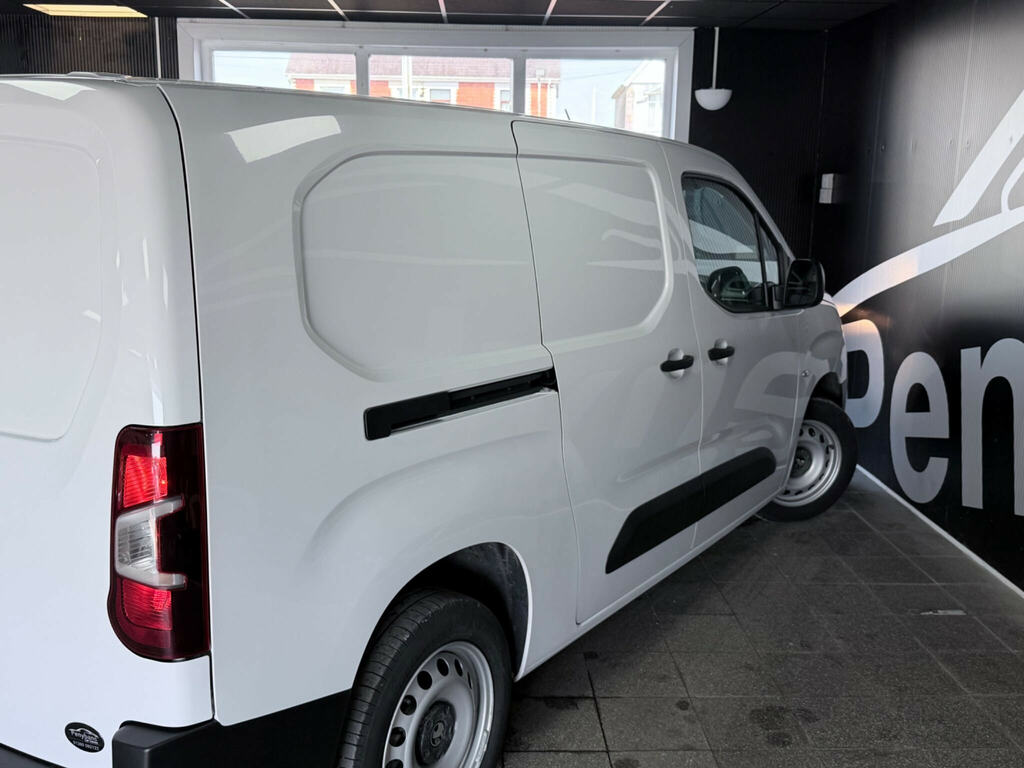 Vauxhall Combo XL 1.5D 100 H1 Pro Van White #13