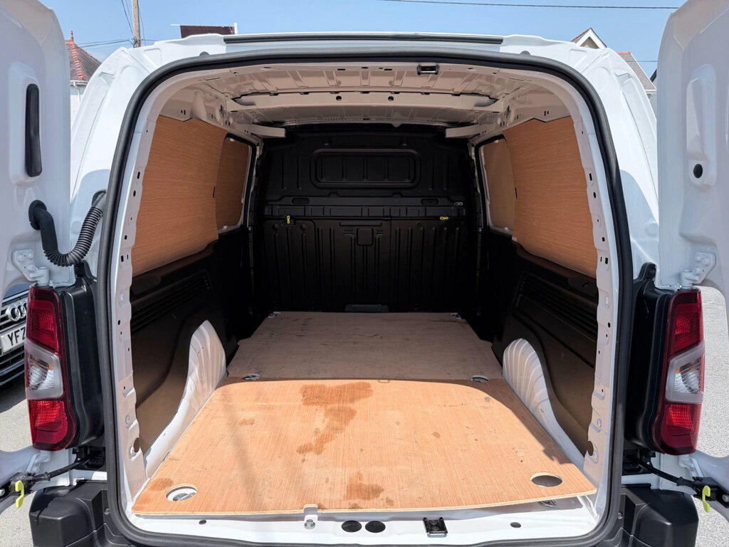 Vauxhall Combo XL 1.5D 100 H1 Pro Van White #35