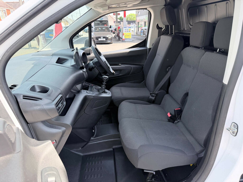 Vauxhall Combo XL 1.5D 100 H1 Pro Van White #37
