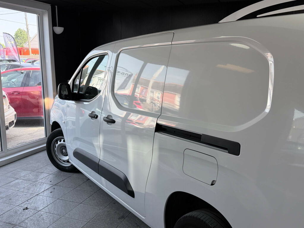 Vauxhall Combo XL 1.5D 100 H1 Pro Van White #18