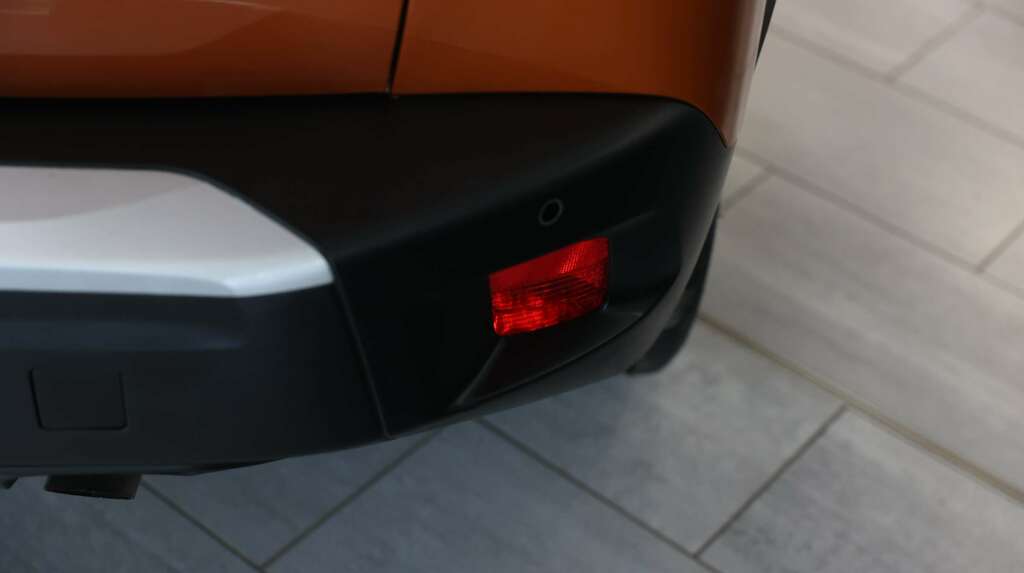 Peugeot 2008 1.2 Puretech Allure Premium Orange #6