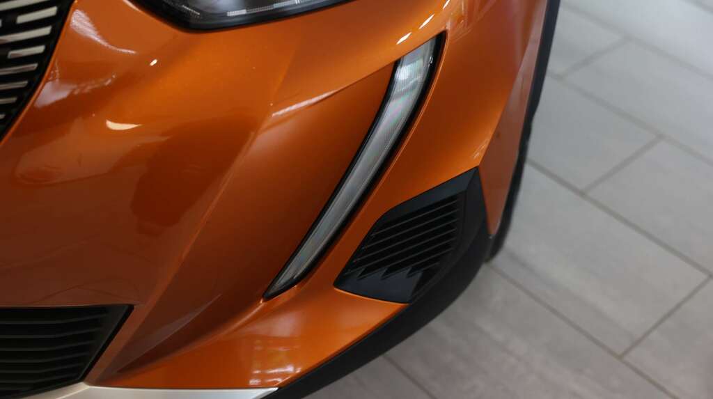 Peugeot 2008 1.2 Puretech Allure Premium Orange #4