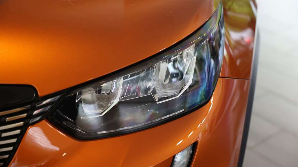 Peugeot 2008 1.2 Puretech Allure Premium Orange #3