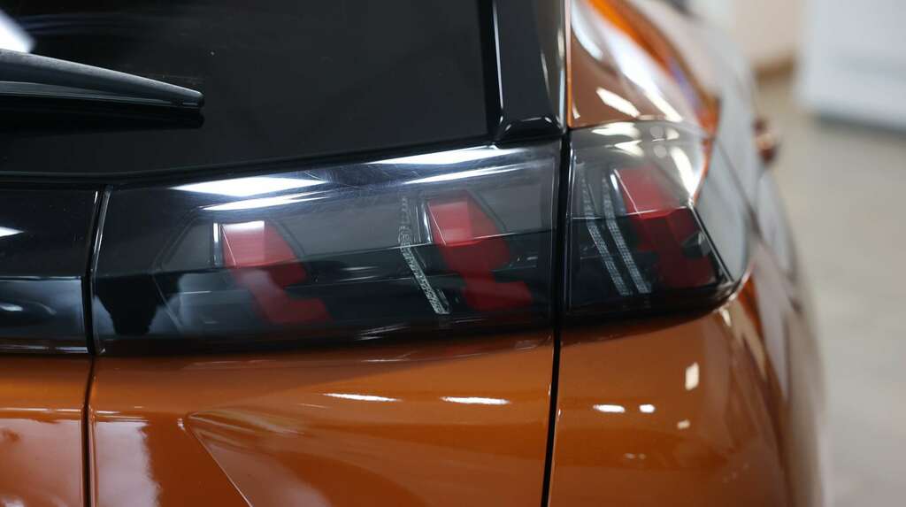 Peugeot 2008 1.2 Puretech Allure Premium Orange #5