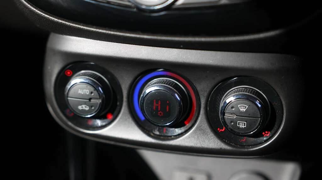 Vauxhall Adam Energised White #29