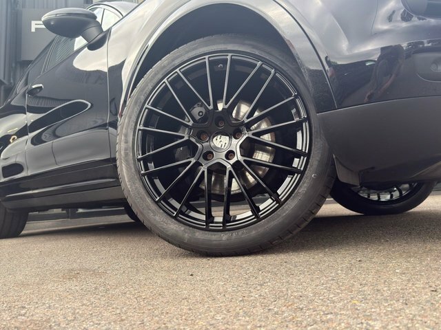 Porsche Cayenne 3.0 V6 E-hybrid 14.1Kwh Suv Plug-in Hyb BT64VKT Black #3