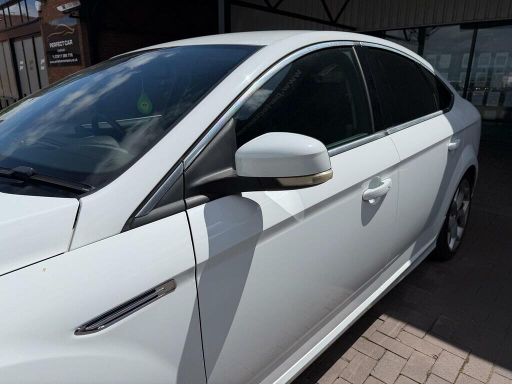 Ford Mondeo Hatchback Silver #34