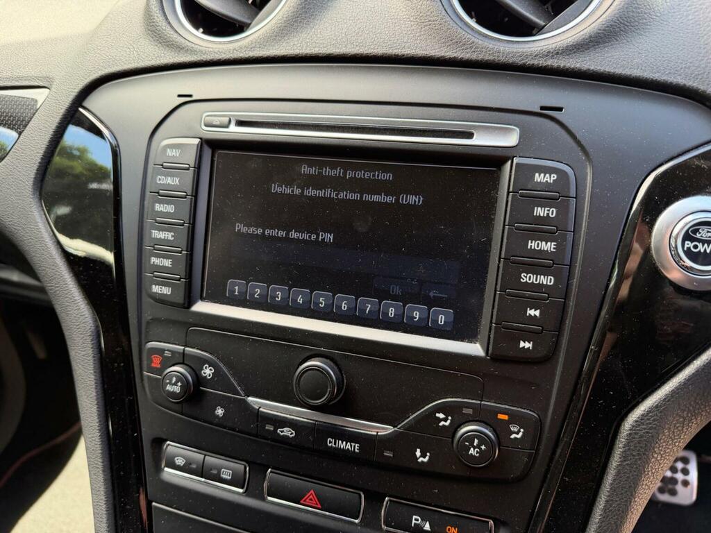Ford Mondeo Hatchback Silver #32