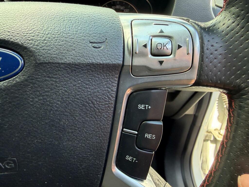 Ford Mondeo Hatchback Silver #20