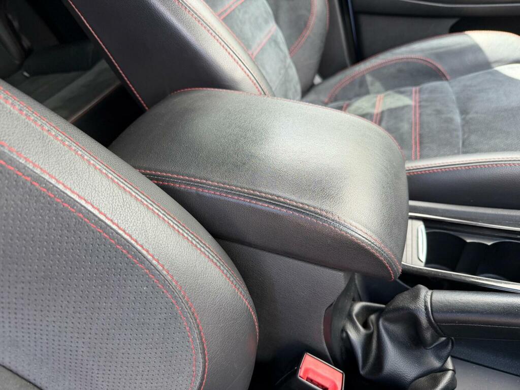 Ford Mondeo Hatchback Silver #47