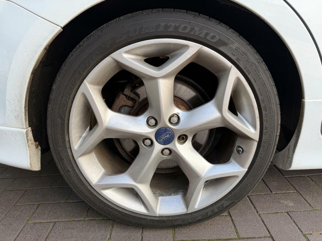 Ford Mondeo Hatchback Silver #27