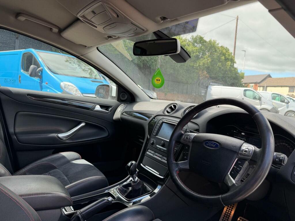 Ford Mondeo Hatchback Silver #9