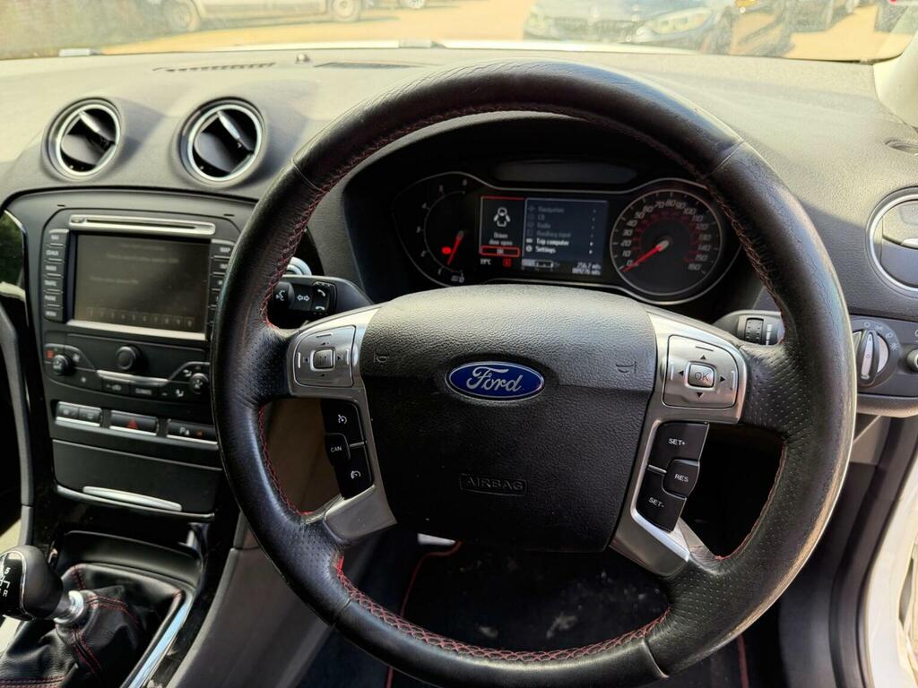 Ford Mondeo Hatchback Silver #38