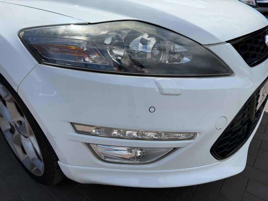 Ford Mondeo Hatchback Silver #44
