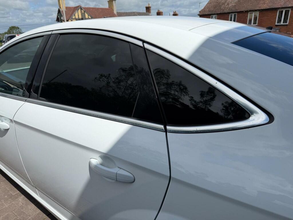 Ford Mondeo Hatchback Silver #49