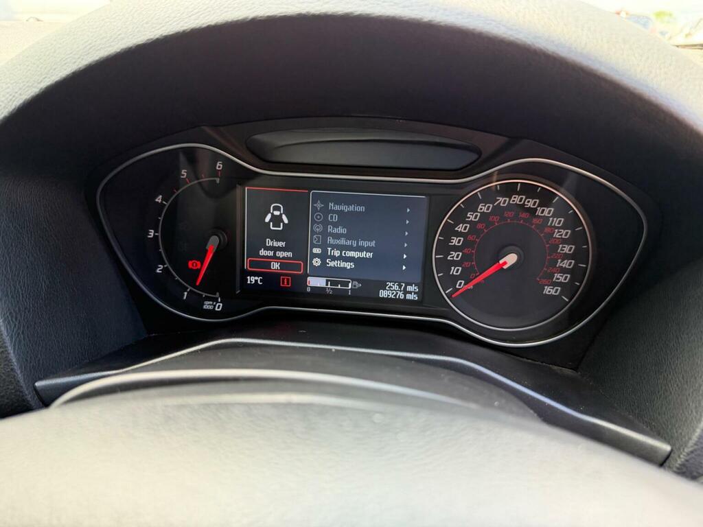 Ford Mondeo Hatchback Silver #33