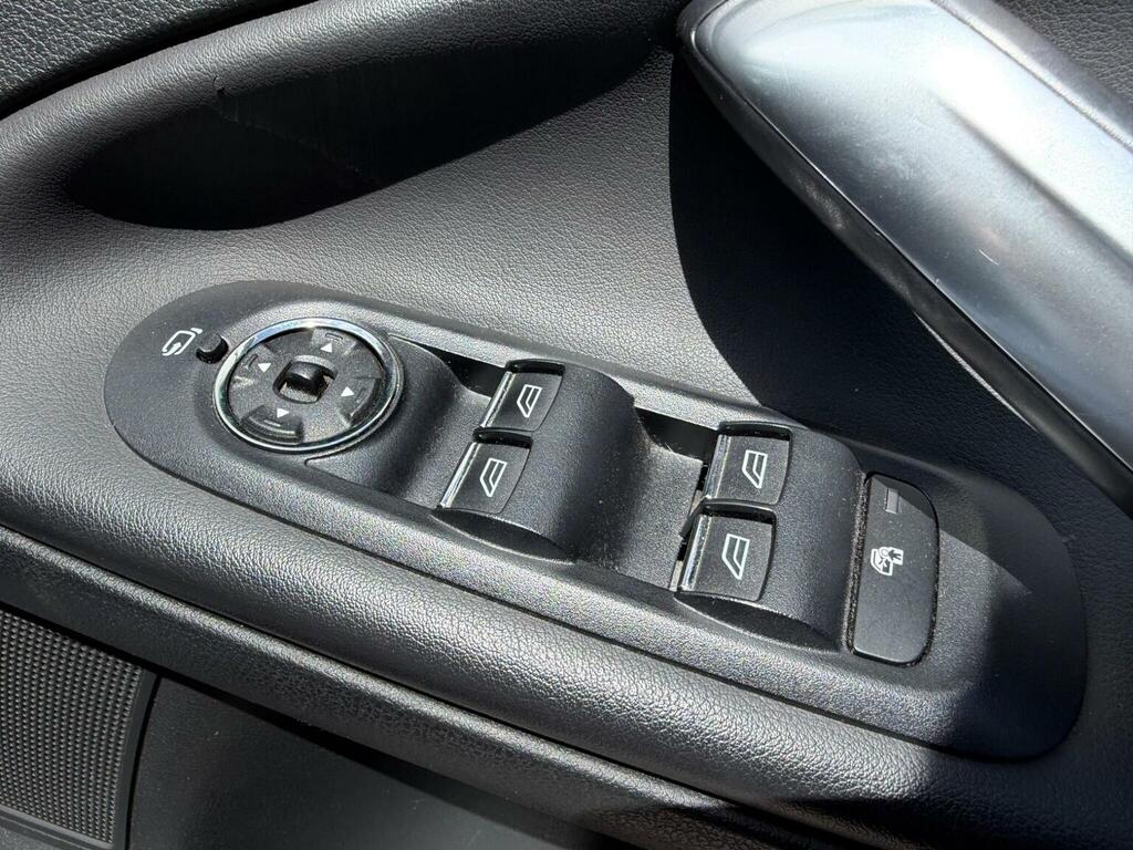 Ford Mondeo Hatchback Silver #48